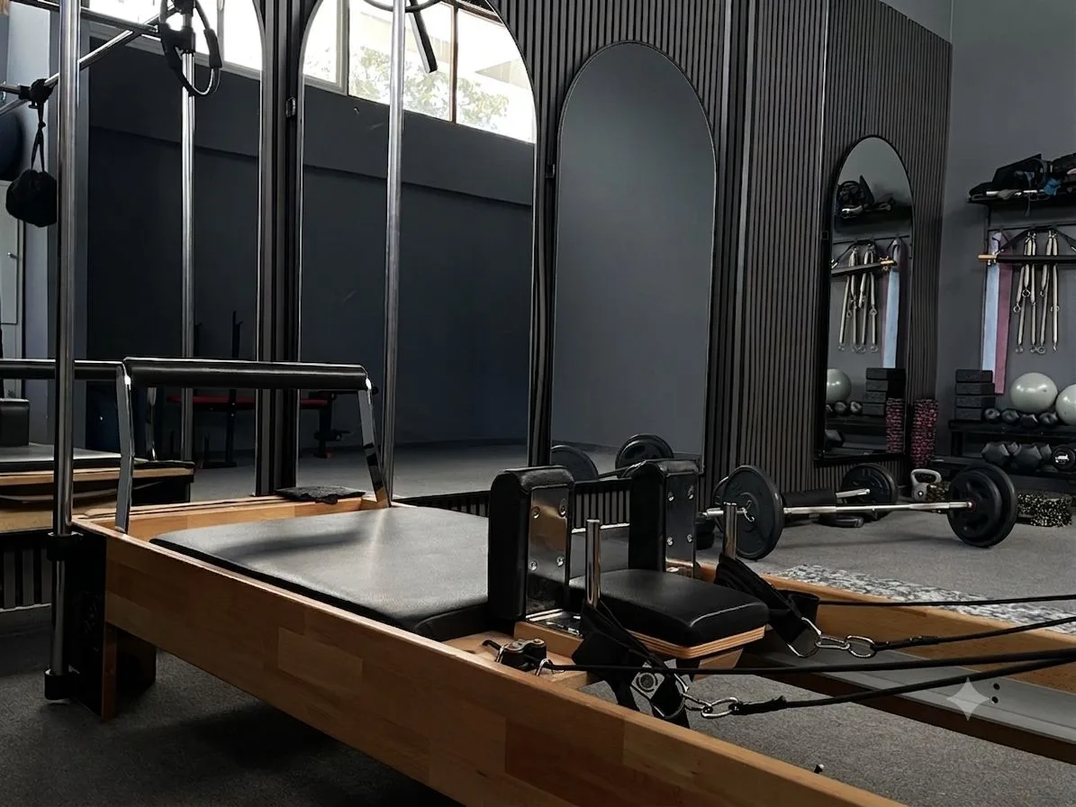 NOXX Pilates reformer ve ayna detayı